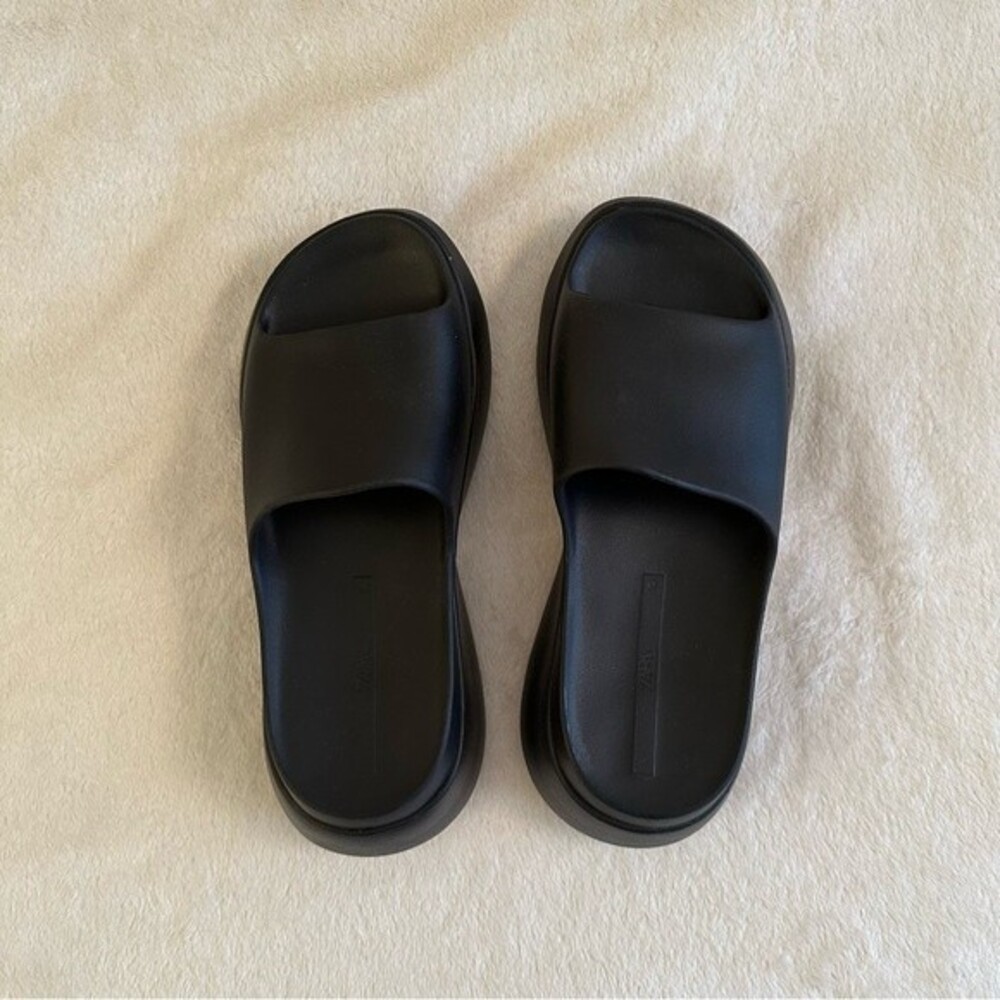 ZARA black rubberized flat sandals size 7.5 NWOT - Picture 6 of 9